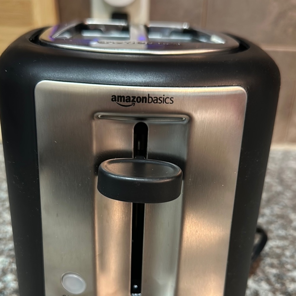 Amazon Basics Toaster - NEW - Picture 11 of 14
